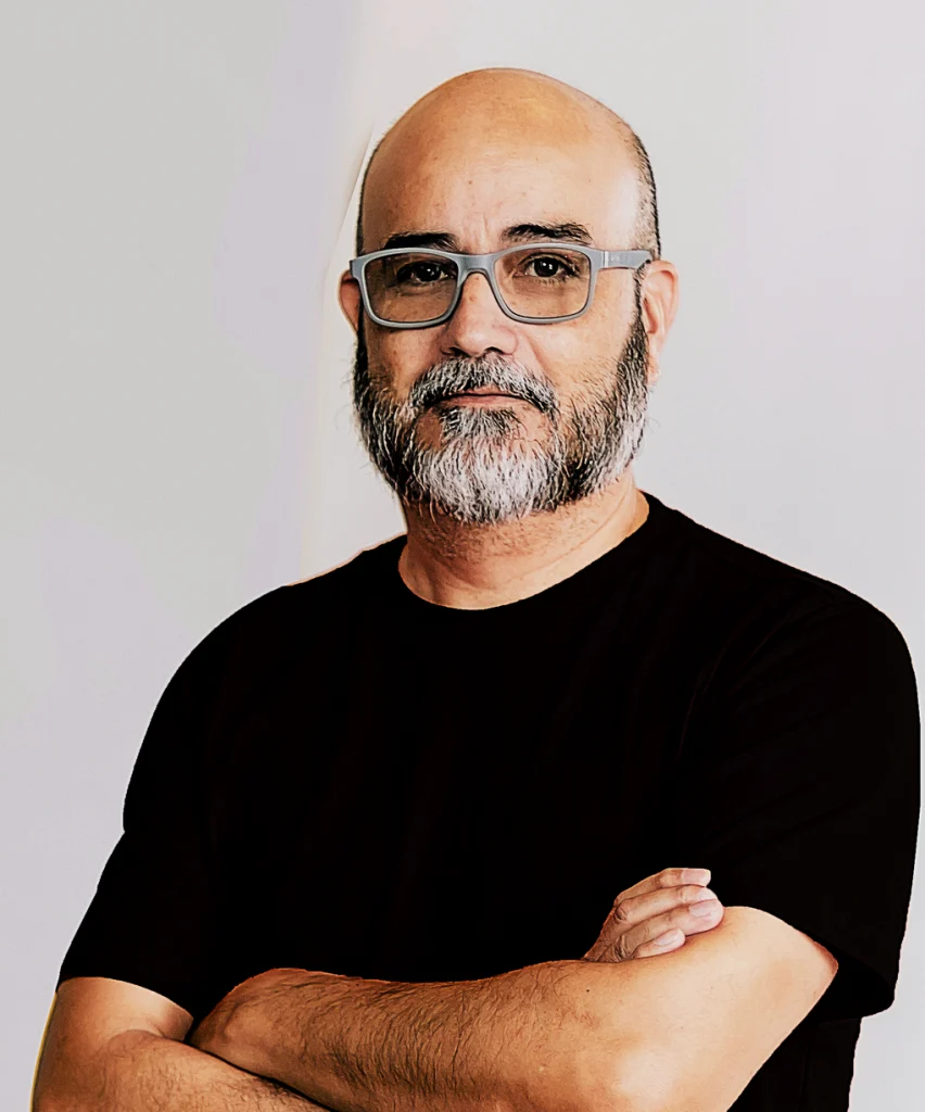 Instructor Luis Galeano