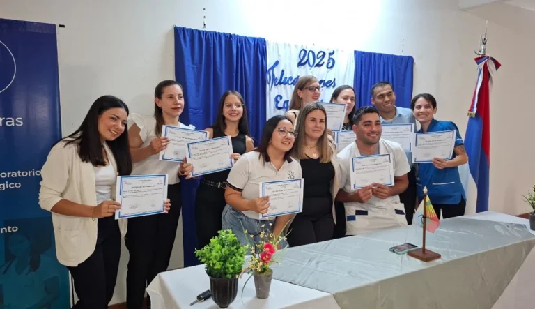 Egresaron nuevos profesionales del curso de actualización en Extraccionista y Manejo Básico de Laboratorio