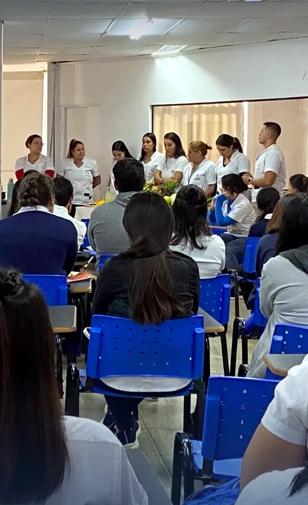 Estudiantes de Enfermería del ISHM en una jornada en el aula